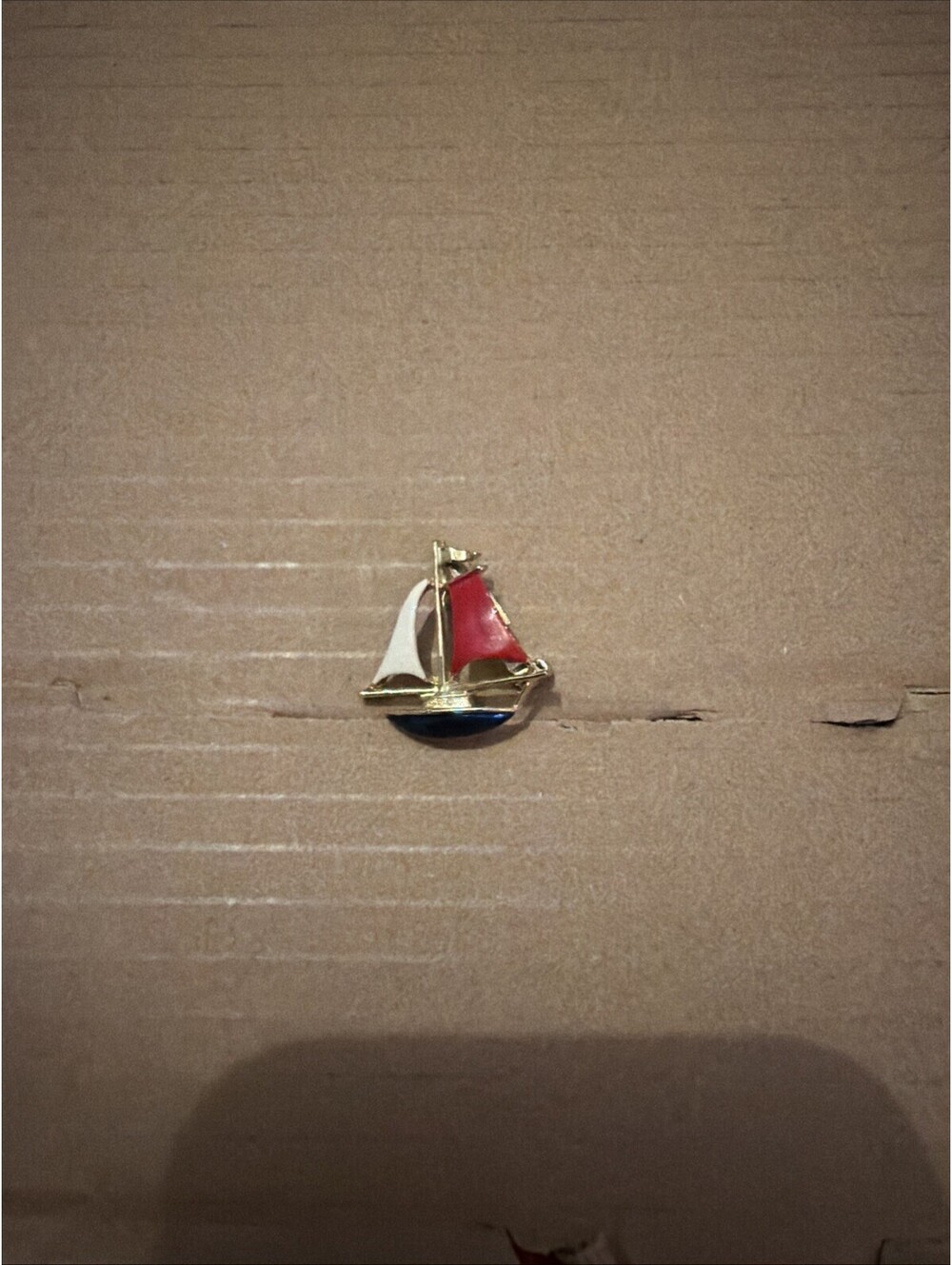 VTG GERRY’S Goldtone Sail Boat w/Red & White Sails & Blue Boat Pin